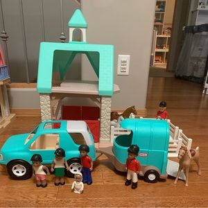 Vintage Little Tikes Stable and SUV with a horse Trailer (accessories included)